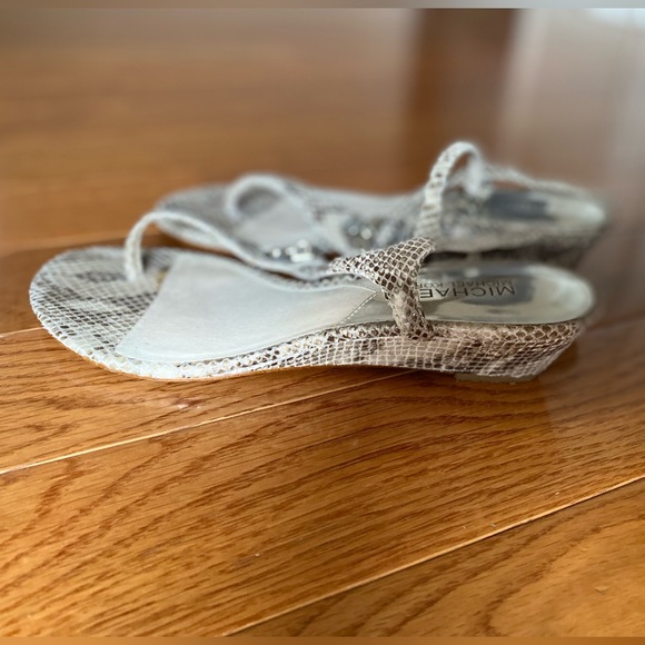 Size 7 MK sandals - Picture 3 of 3